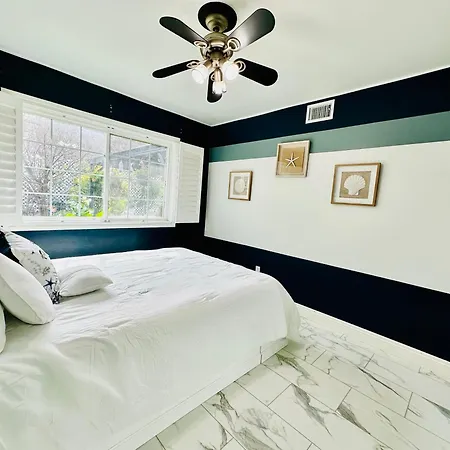 Cozy Modern Rose House Apartment Garden Grove