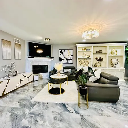 Cozy Modern Rose House Apartment Garden Grove