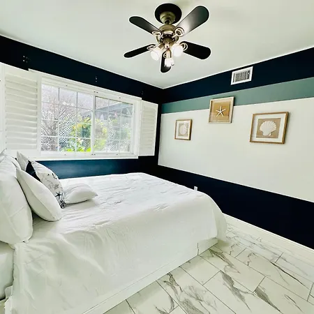Apartment Cozy Modern Rose House