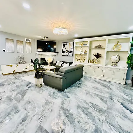Cozy Modern Rose House Apartment Garden Grove